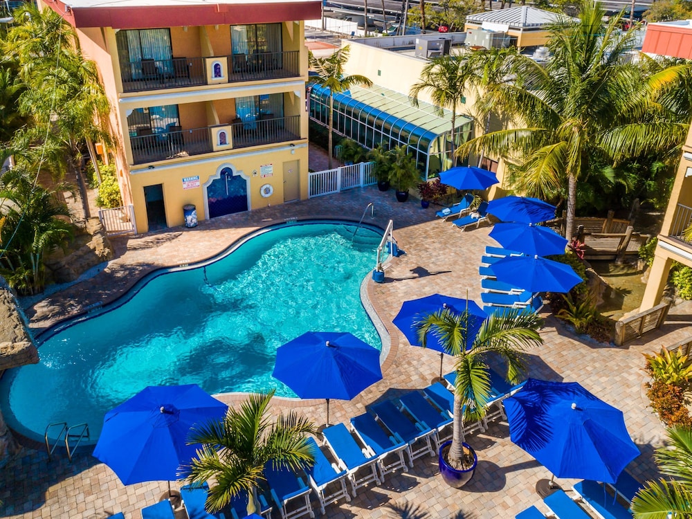 Coconut Cove All Suite Hotel - photo 21