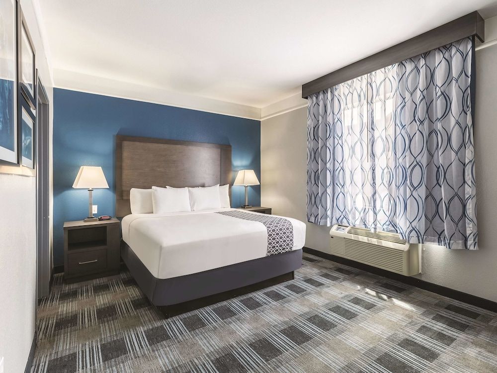La Quinta Inn & Suites by Wyndham Houston Clear Lake NASA - photo 4
