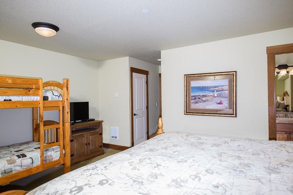 Starfish Cove in Lincoln, United States