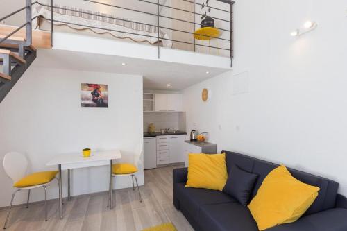 Pomet Delux Studio