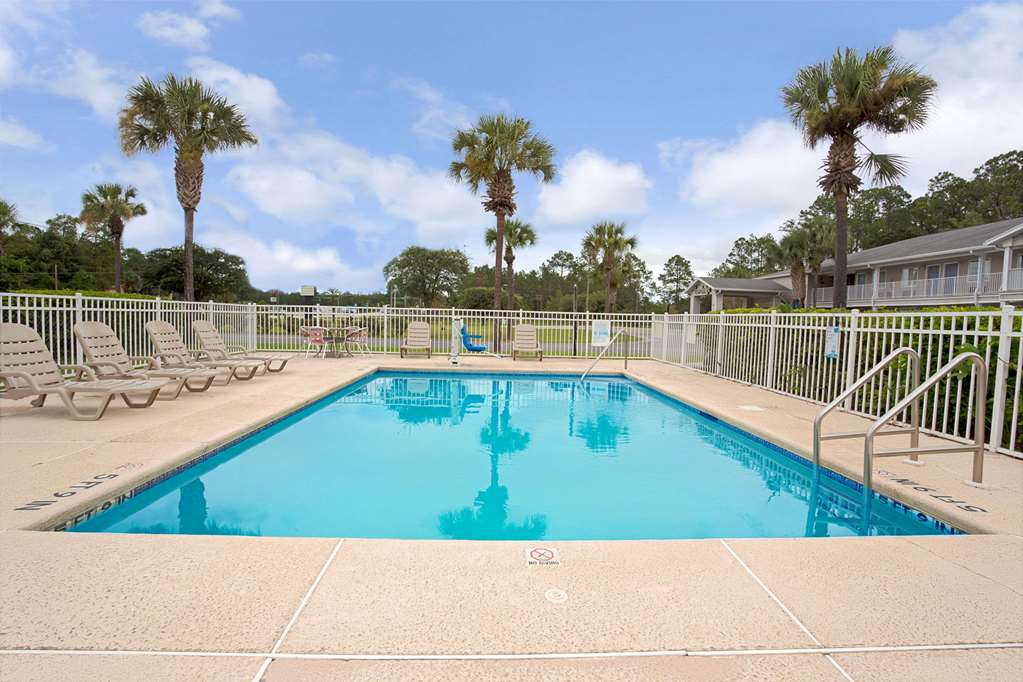 Travelodge Suites by Wyndham MacClenny - photo 14