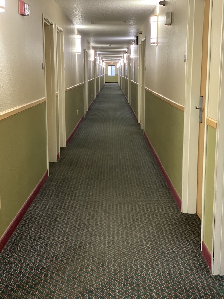 Super 8 by Wyndham Beresford - photo 30