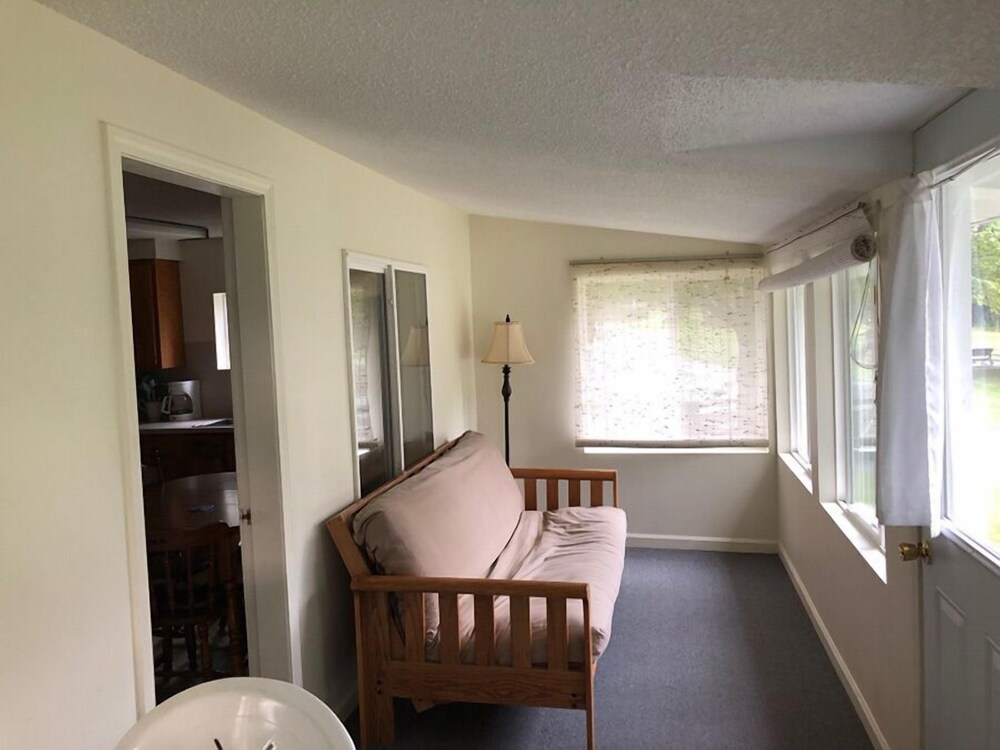 West Winds Motel & Cottages - photo 48