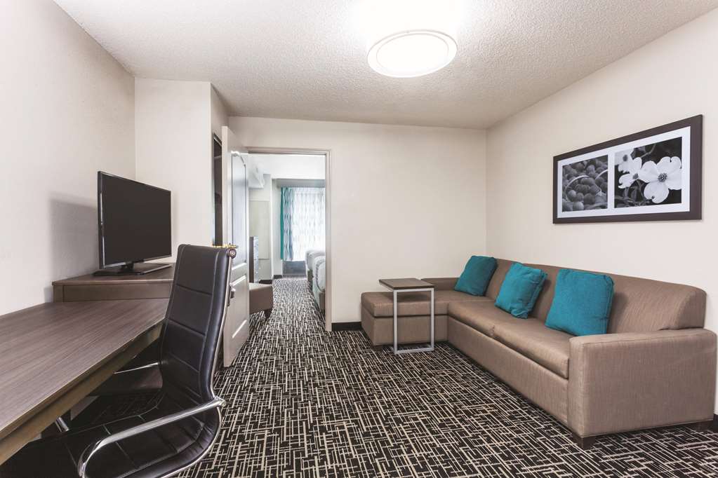 La Quinta Inn & Suites by Wyndham Covington - photo 21