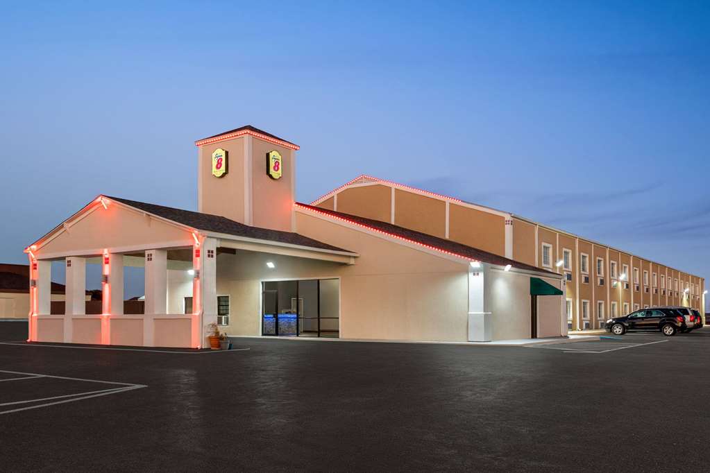 Super 8 By Wyndham Gainesville Tx — Gainesville