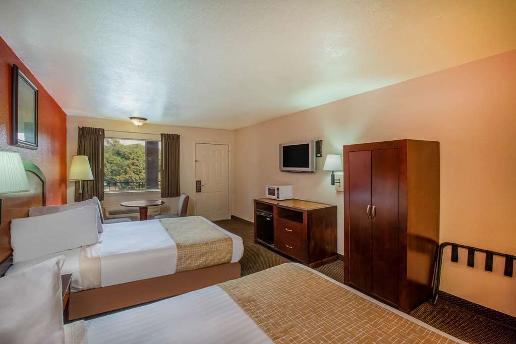 Travelodge by Wyndham Houston Hobby Airport - photo 9