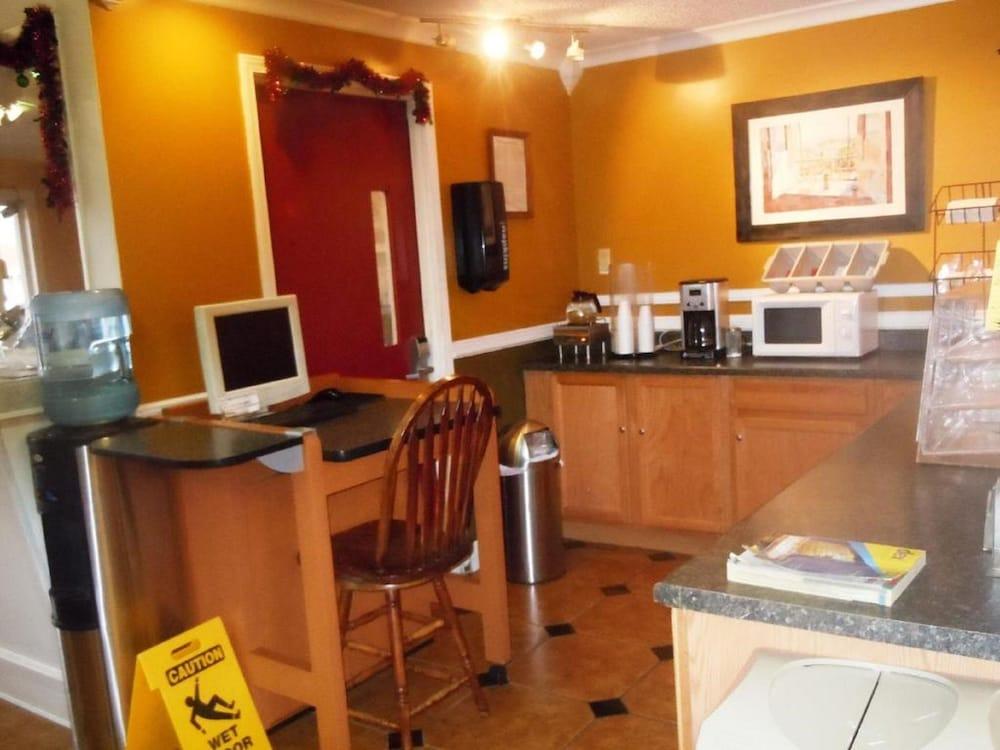 Red Lion Inn & Suites Yakima - photo 13
