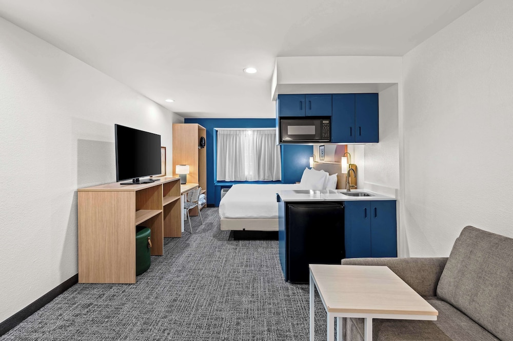 Spark by Hilton Sterling Dulles Airport - photo 29