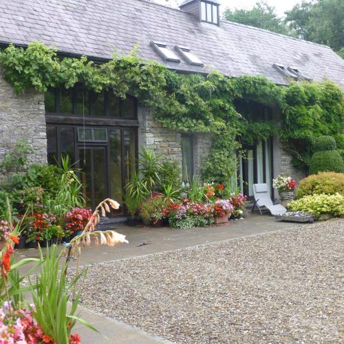 Ty Cefn Tregib — 4-Star Luxury Hotel in Llandeilo, United Kingdom