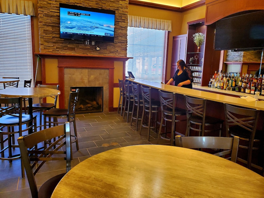 Clarion Hotel & Suites Williston - photo 6