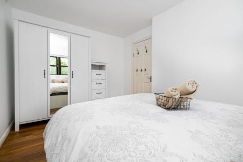 Awesome New Refurbished - last minute hotel in London