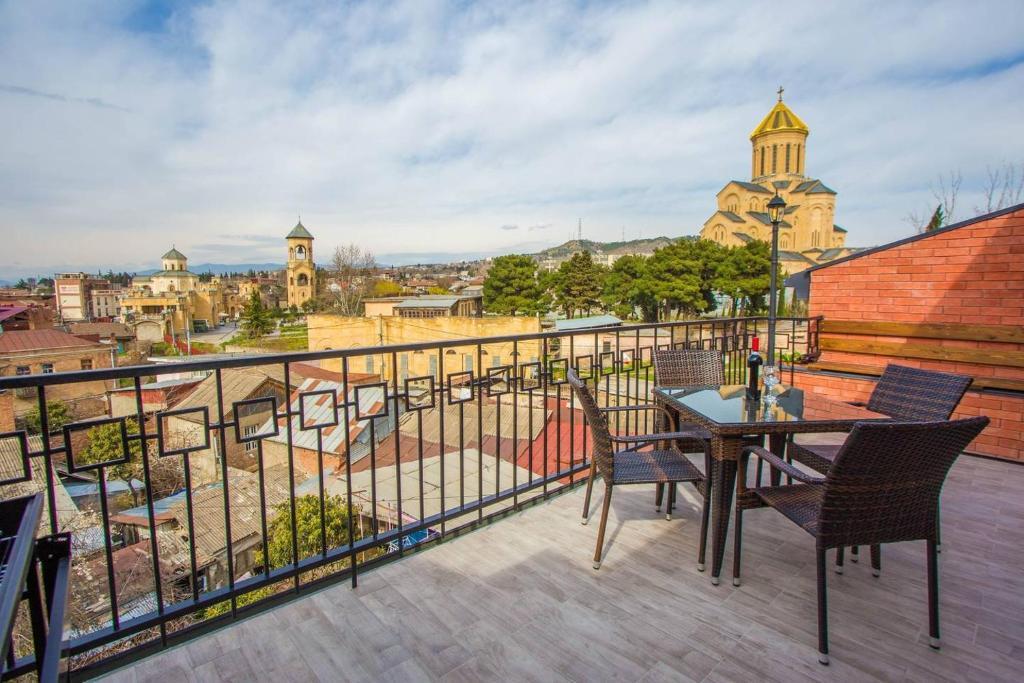 2BR Apt w terrace & stunning views