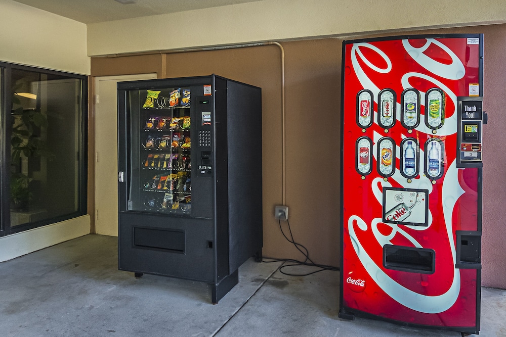 Red Roof Inn & Suites Fayetteville Fort Bragg - photo 27