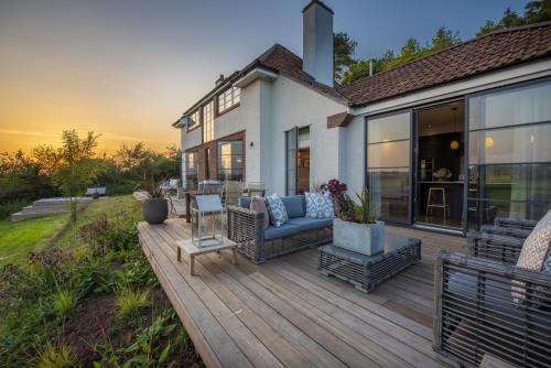 Decoy Farm House Parking for 3 cars Hot tub Wi Fi — 4-Star Luxury Hotel in Somerton, United Kingdom