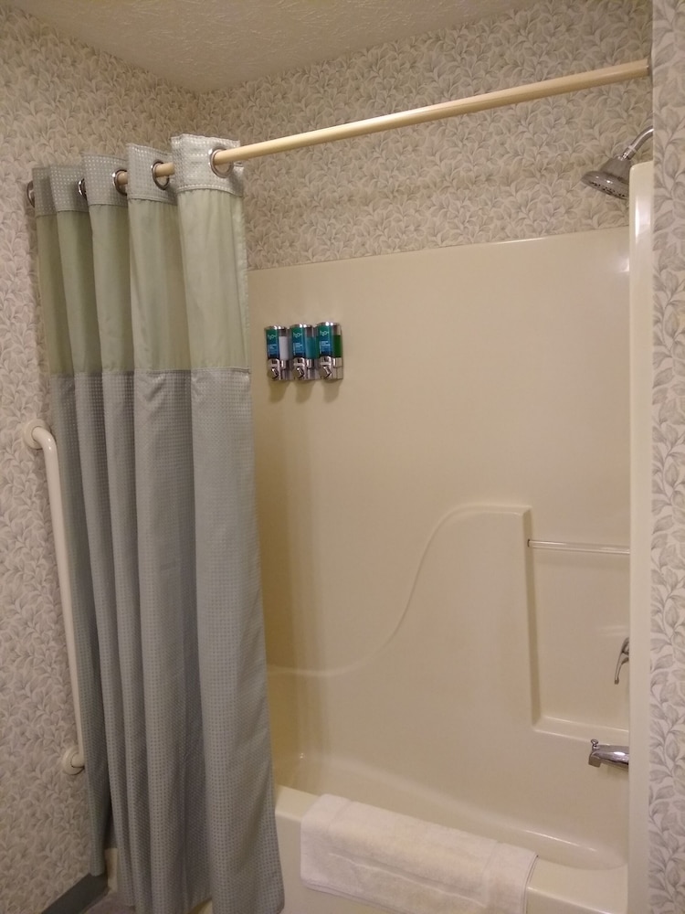 Hearthstone Inn & Suites - photo 18
