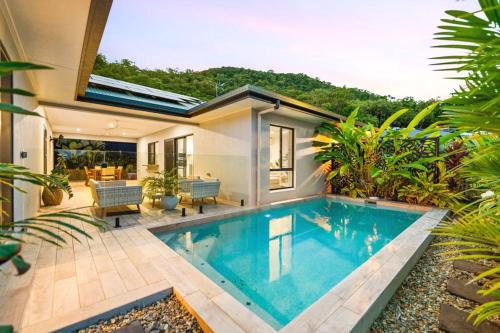 Flagship Villa — 4-Star Luxury Hotel in Trinity Beach, Australia