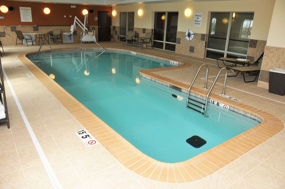 Holiday Inn Express & Suites Clinton by IHG - photo 8
