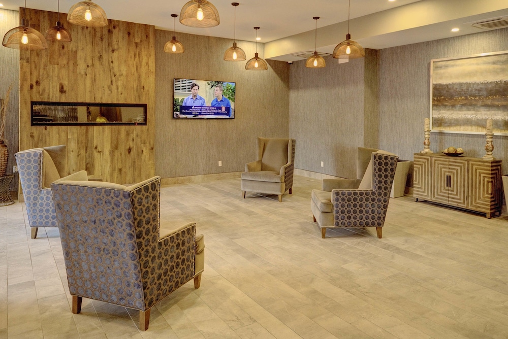 Clarion Pointe Downtown Gatlinburg - photo 6