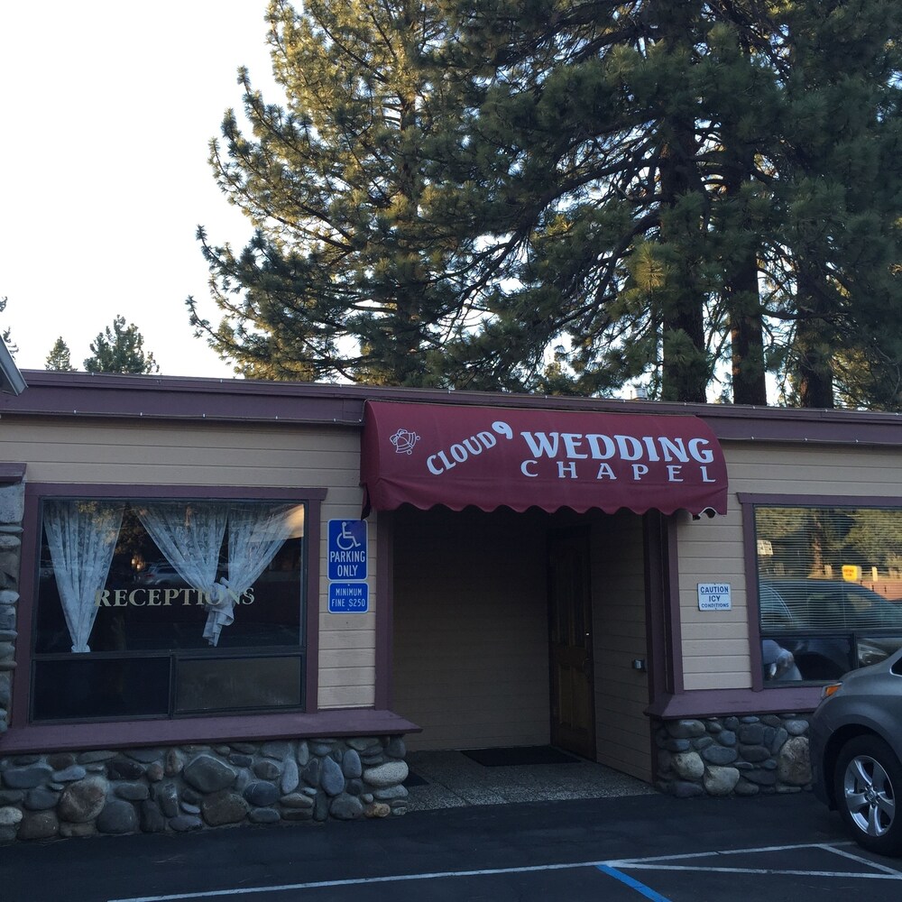 Econo Lodge - photo 26