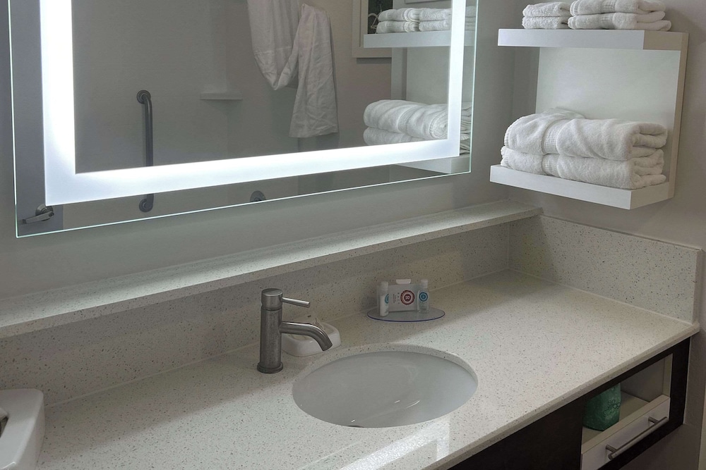 Comfort Inn Darien North Brunswick - photo 17