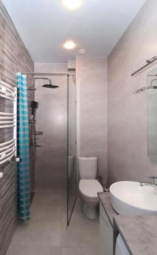 Newly Renovated Stylish 1BR Apartment For 4