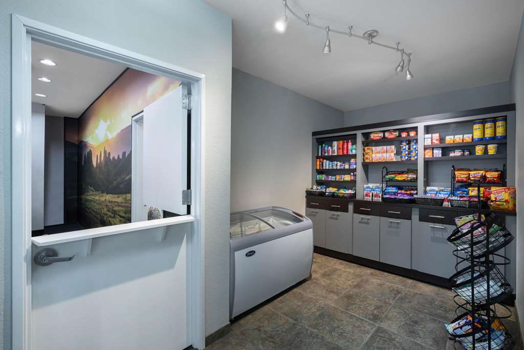 La Quinta Inn & Suites by Wyndham Loveland Estes Park - photo 27