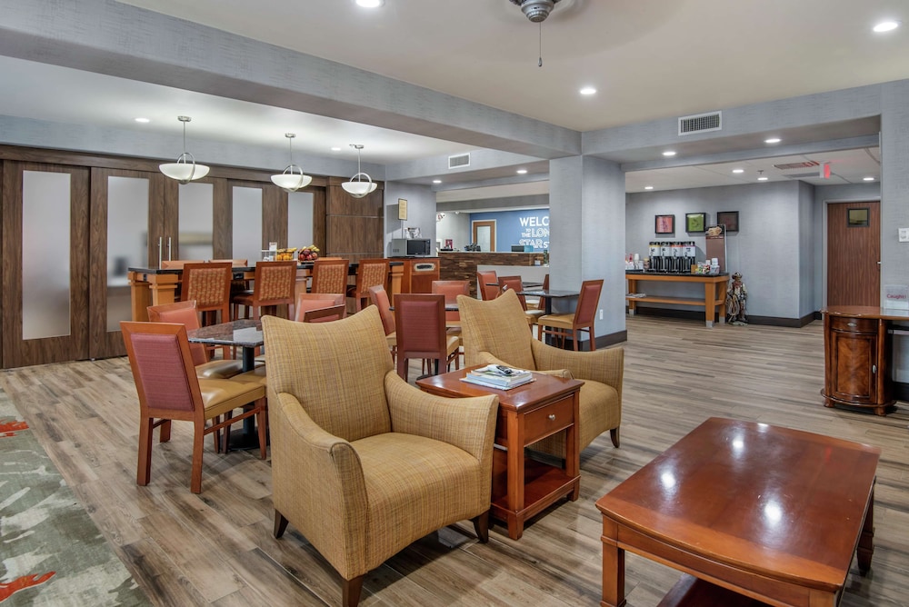 Hampton Inn Brownwood - photo 2