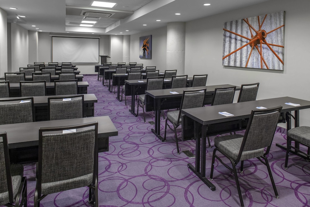Fairfield Inn & Suites by Marriott Dallas Downtown - photo 20
