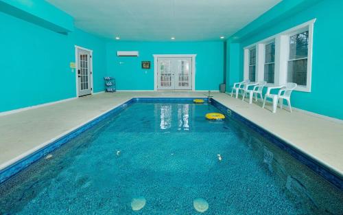 Big Bear Plunge - carbon neutral hotel in Pigeon Forge