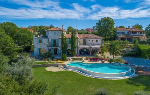 Villa zu den Drei Eichen Barat — 4-Star Luxury Hotel in Kanfanar, Croatia
