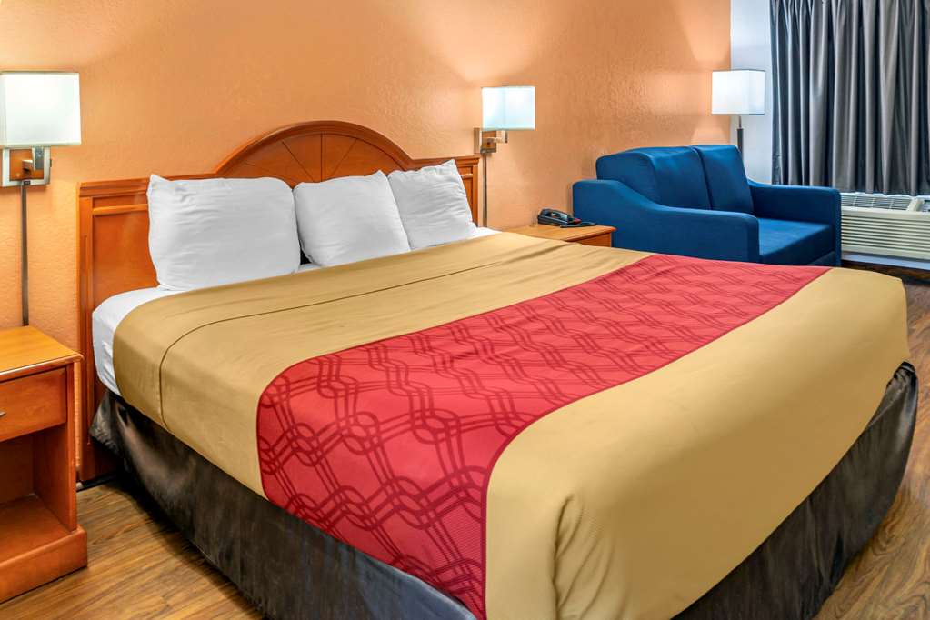 Econo Lodge Inn & Suites Albany North - photo 12