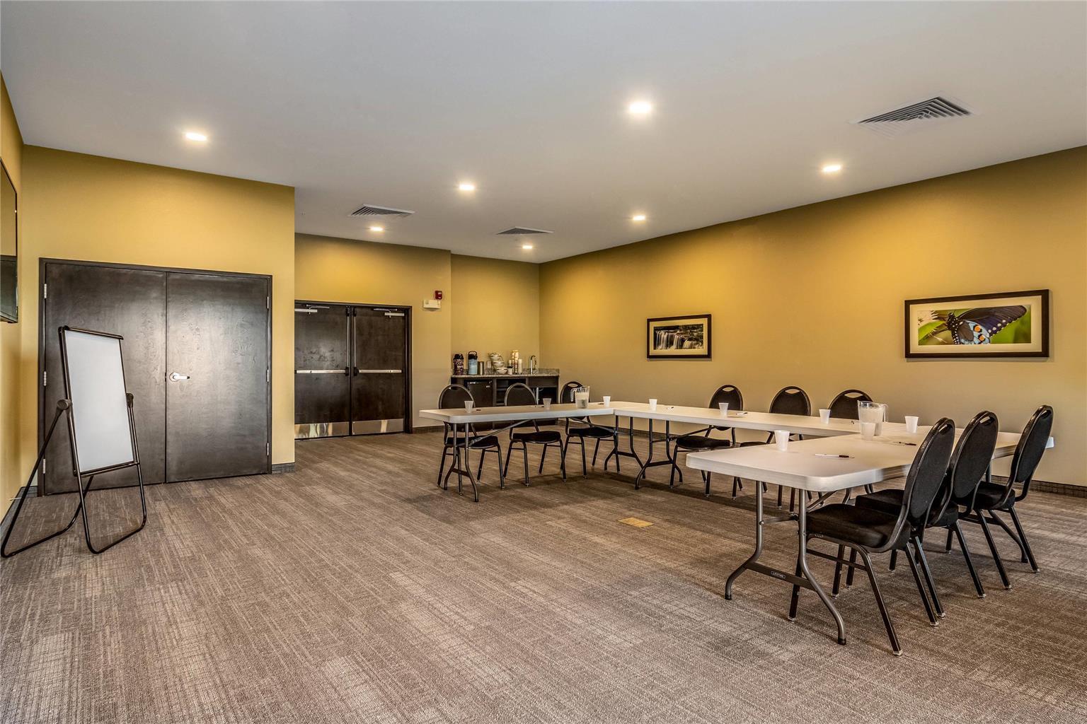 Comfort Suites Brunswick Town Center - photo 32