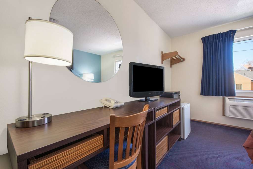 Super 8 by Wyndham College Station - photo 9