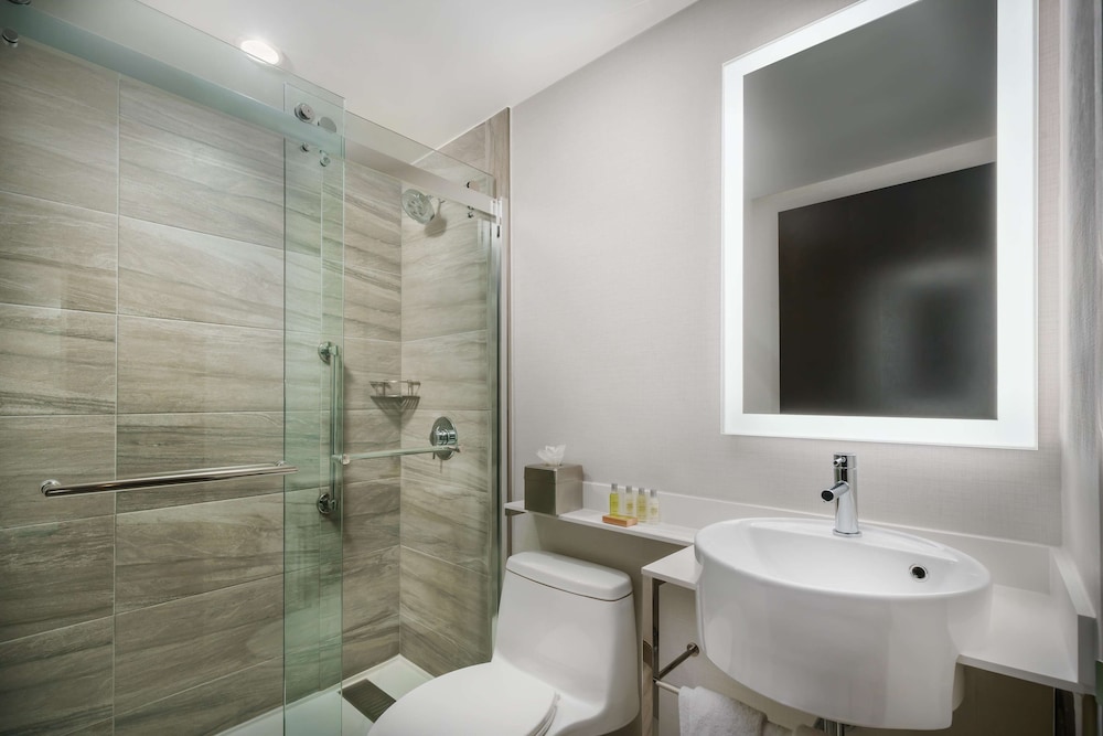 Doubletree by Hilton New York Times Square South - photo 16