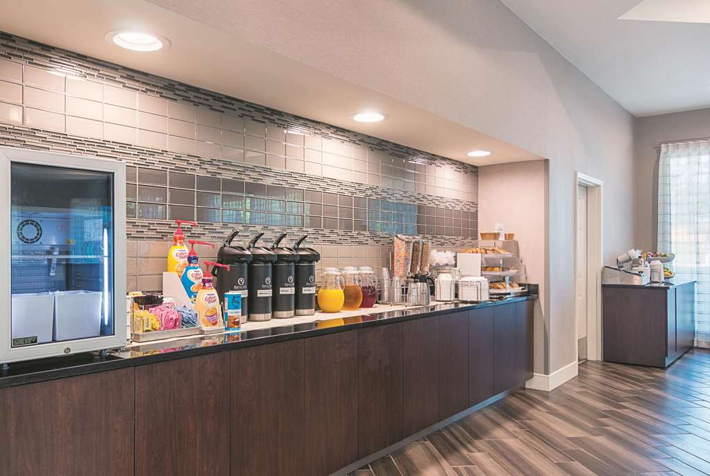 La Quinta Inn & Suites by Wyndham Atlanta Conyers - photo 42