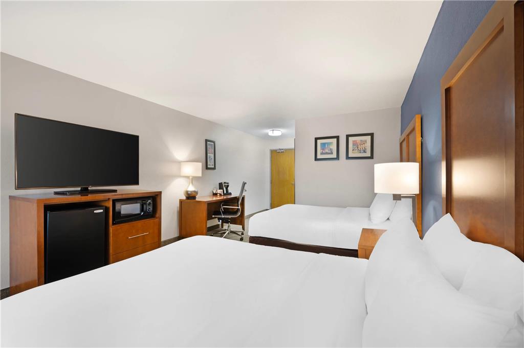 Comfort Inn & Suites North Greenfield - photo 11