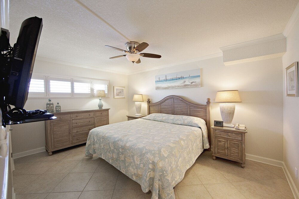 Holiday Surf and Racquet Club - photo 8