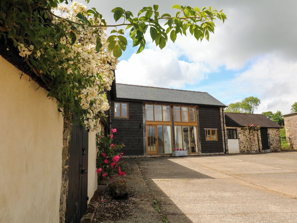 Hunstone Barn — 4-Star Luxury Hotel in South Molton, United Kingdom