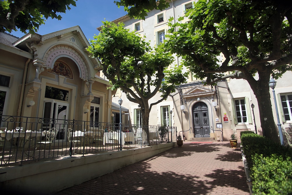 Hôtel des Thermes — hotel in Lamalou-Les-Bains