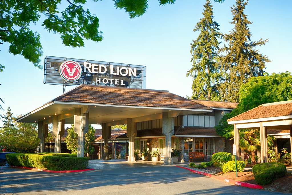 Red Lion Hotel Bellevue - featured photo