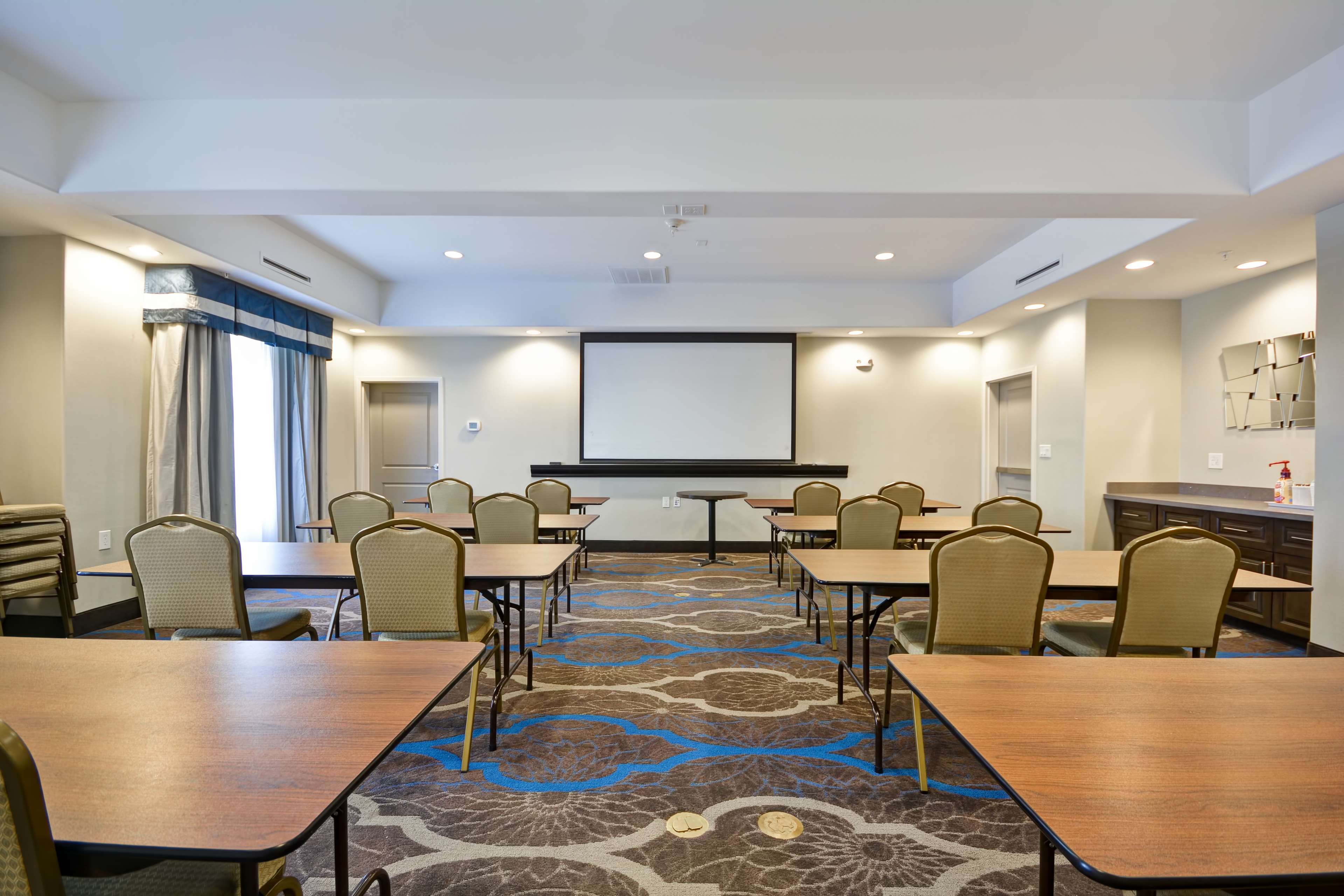 Hampton Inn Kenedy - photo 15