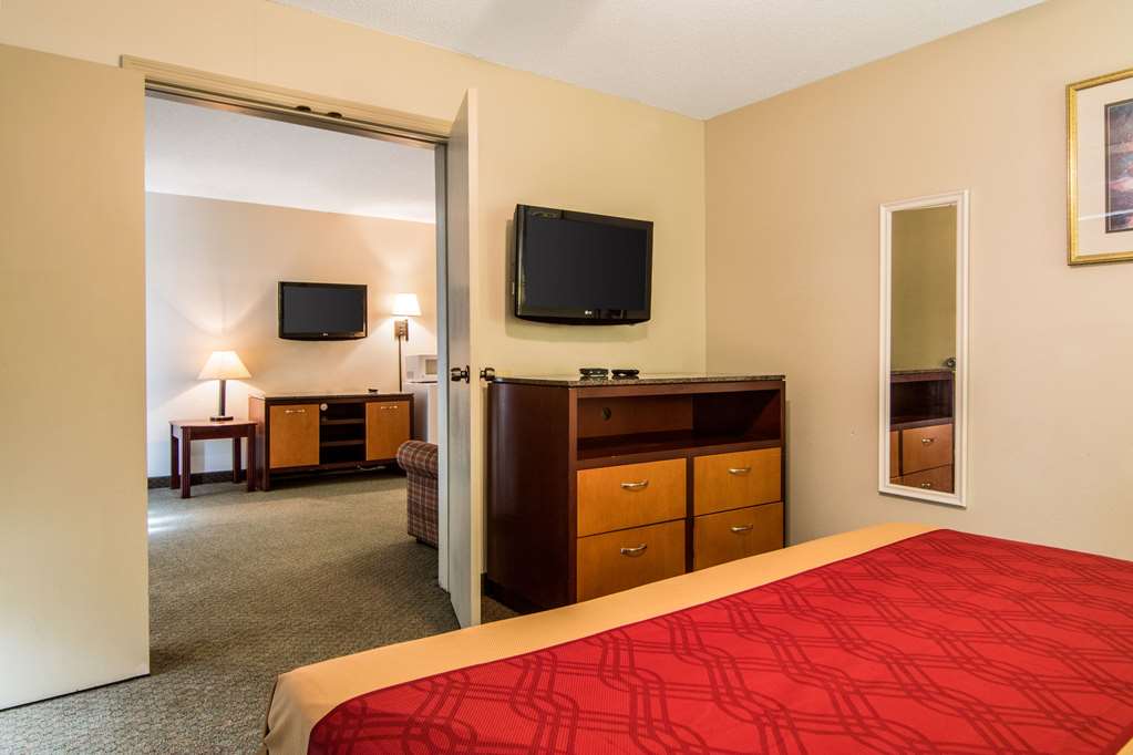 Econo Lodge Inn & Suites Conference Center - photo 16