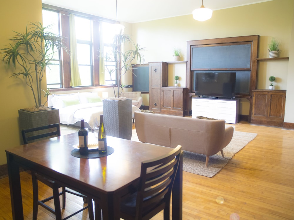 School 31 Lofts at Colors Studios - photo 132