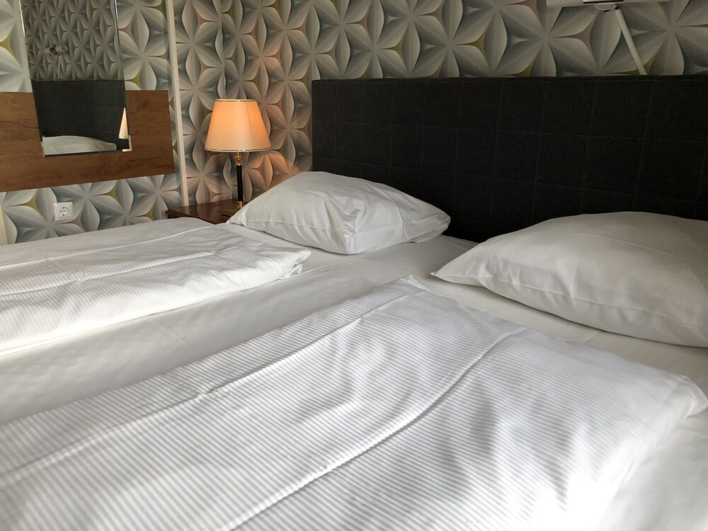 M Kinghotel — Koeln — photo 4