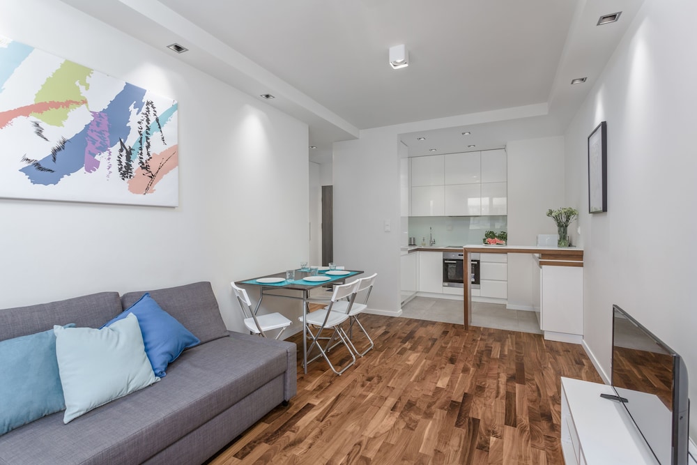 Chill Apartments Warsaw Airport — 4-Star Luxury Hotel in Warsaw, Poland