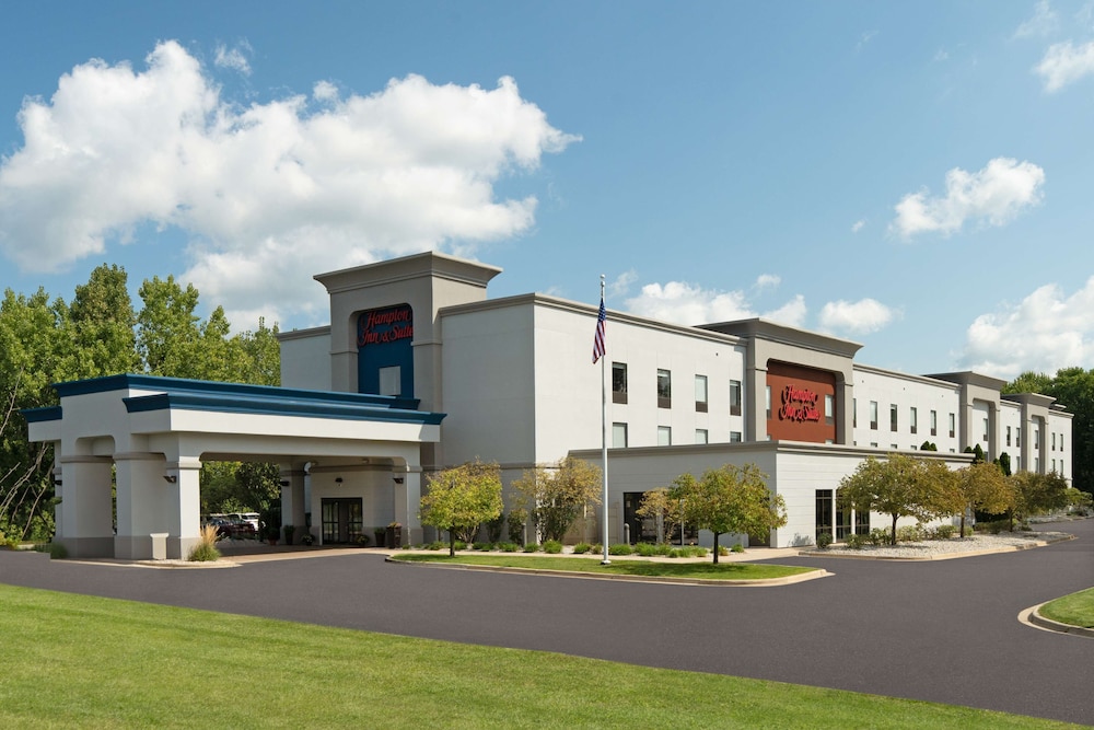 Hampton Inn & Suites Grand Rapids Airport 28th St - featured photo