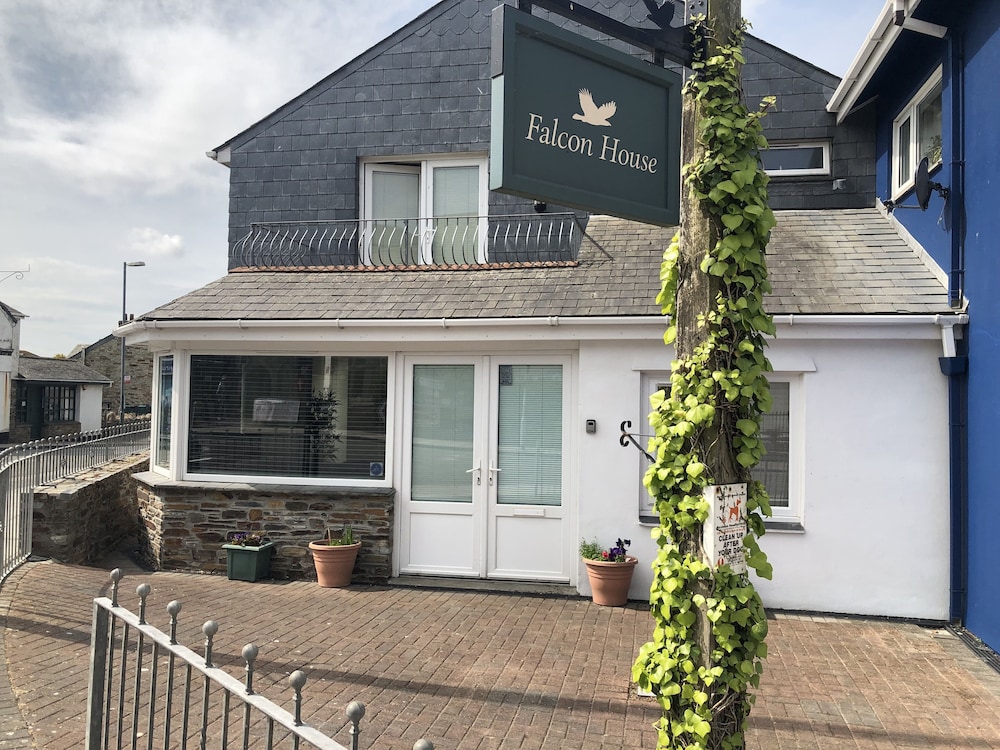 Falcon House — 4-Star Luxury Hotel in Tintagel, United Kingdom