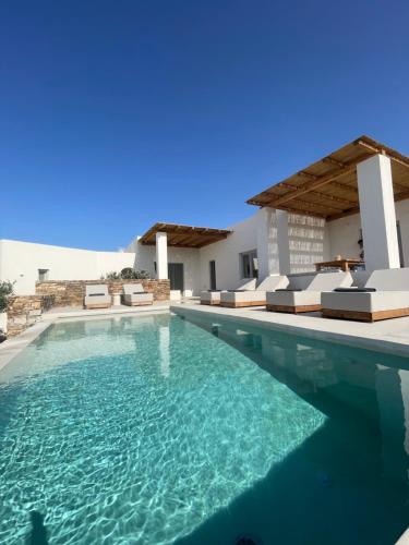 Saliagos villas complex with private pools — 4-Star Luxury Hotel in Antiparos, Greece