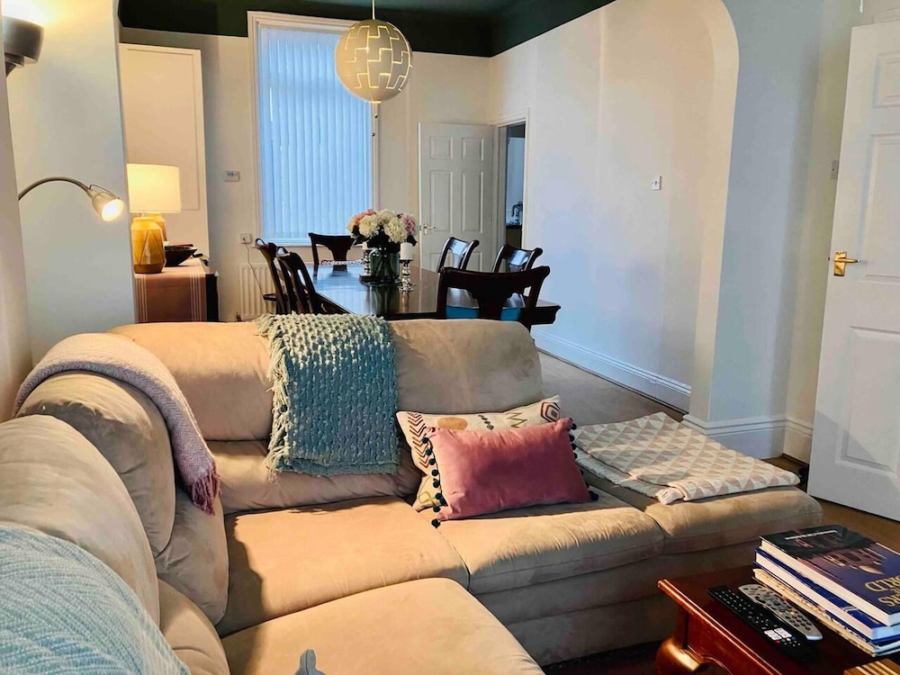 Romford Cottage Close to Centre Hospital CrownWorks Studio Nissan and Stadium of Light — 4-Star Luxury Hotel in Sunderland, United Kingdom