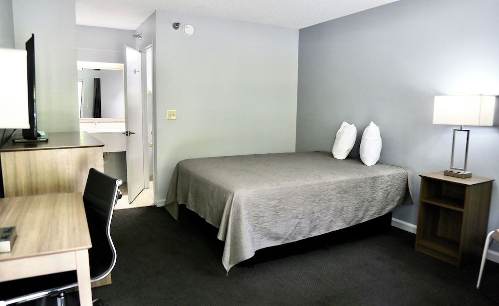 Crosby's Motor Inn - photo 11